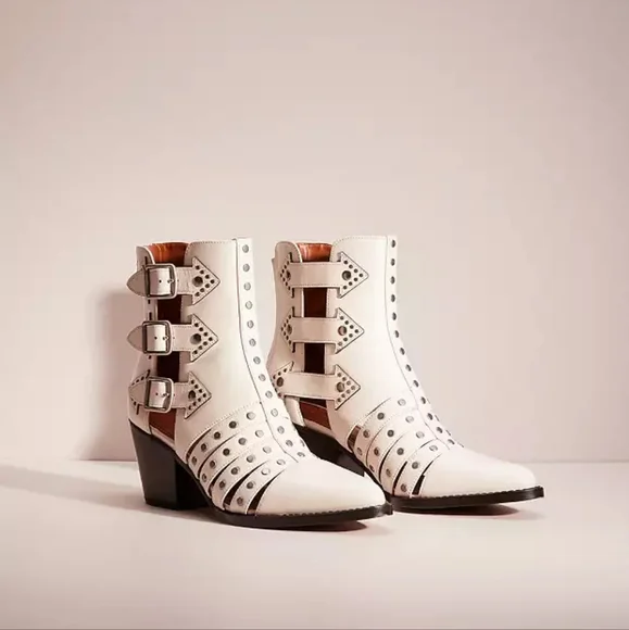 COACH Phoebe Studded Buckle Boot in Cream Chalk Size 6 New in Box - Picture 2 of 3